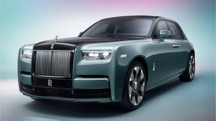 <p><strong><span style="color:#B22222">45)  ROLLS-ROYCE PHANTOM </span>  |  458 BİN DOLAR</strong></p>

<p> </p>

<p><strong>Sıfırdan 60 mil hıza: </strong>5,1 saniye<br />
<strong>Azami Hız:</strong> 155 mil</p>
