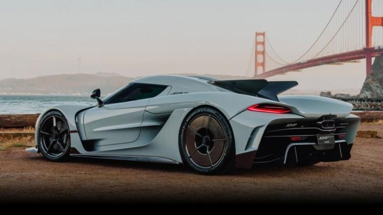 <p><strong><span style="color:#B22222">13) KOENIGSEGG JESKO ABSOLUT </span> | 3,4 MİLYON DOLAR</strong></p>
<p> </p>
<p><strong>Sıfırdan 60 mil hıza: </strong>2,5 saniye<br />
<strong>Azami Hız: </strong>330 mil (iddia edilen)</p>