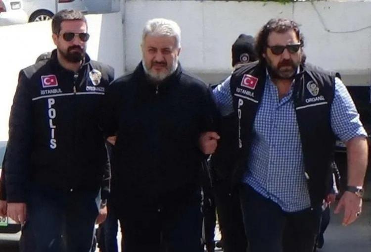 <p>İstanbul Cumhuriyet Başsavcılığı'nca şebekeye yönelik yürütülen soruşturma tamamlandı. Hazırlanan iddianame İstanbul Ağır Ceza Mahkemesi'ne gönderildi. Şüphelilere "Kişisel verileri hukuka aykırı olarak ele geçirmek veya yaymak", "Suç işlemek amacıyla kurulan örgüte üye olma", "Devletin gizli kalması gereken bilgilerini siyasal veya askeri casusluk amacıyla temin etme" suçlamaları yöneltildi. Şüphelilere toplamda 640 yıla kadar hapis cezası istendi.</p>

<p> </p>
