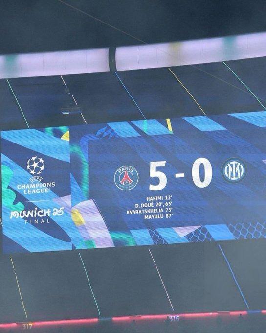 <p><strong>"Daha önce hiçbir finalde iki takım arasında beş gol farkı olmamıştı. Real Madrid, Milan (iki kez) ve Bayern Münih, rakiplerine karşı dört gol farkıyla durmuştu. PSG'nin Inter'e 5-0'lık galibiyeti tarihe geçecek bir sonuç. İki takım arasındaki en büyük gol farkı beş olan Şampiyonlar Ligi finali."</strong></p>