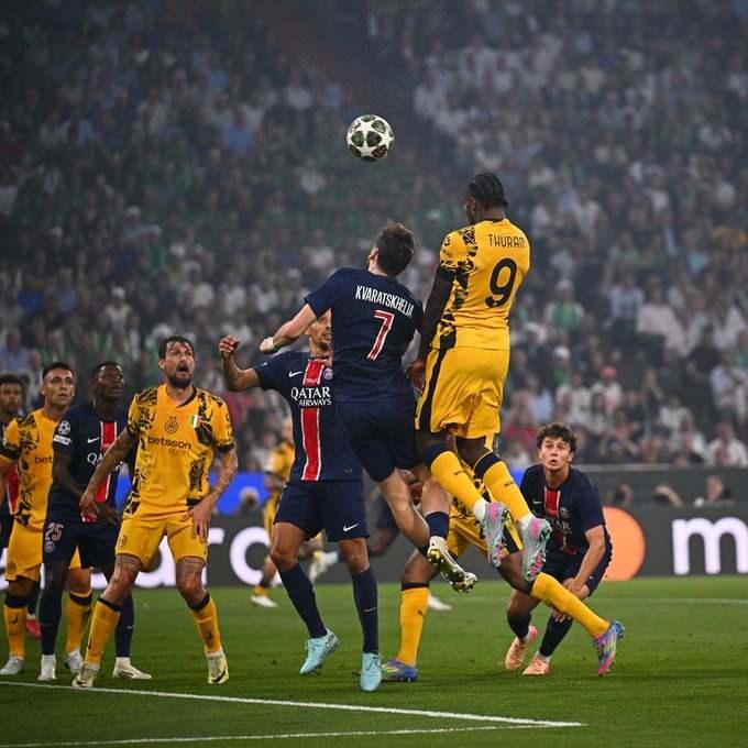 <p>UEFA Şampiyonlar Ligi finalinde İtalya temsilcisi Inter'i 5-0 yenen Fransız ekibi Paris Saint-Germain (PSG), şampiyon oldu.</p>