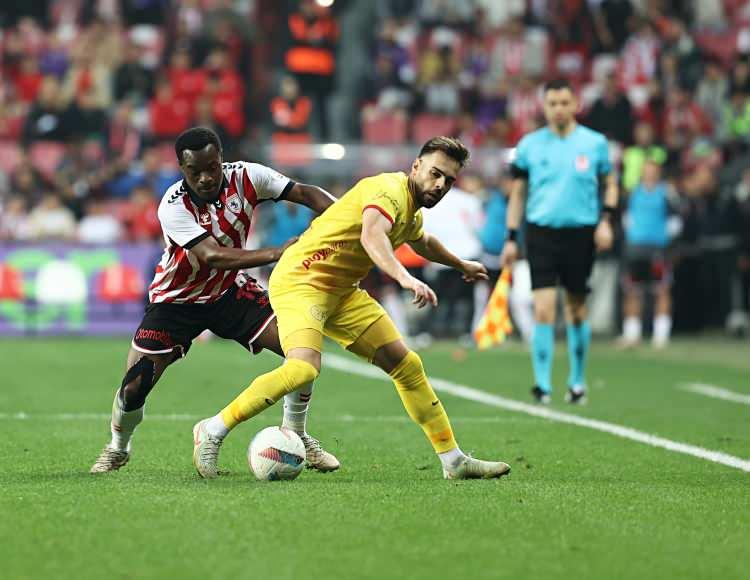 <p>Samsunspor, Trendyol Süper Lig'in son haftasında Kayserispor'u mağlup ederek sezonu 3'üncü sırada tamamladı.</p>