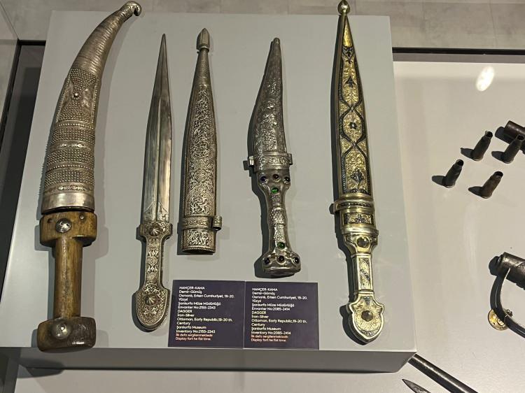 <p>Cumhuriyet’in 100. Yılına özel hazırlanan “Şanlıurfa’da Günlük Yaşam Etnografya Sergisi”nde 200’den fazla eser ilk kez sergilendi.</p>