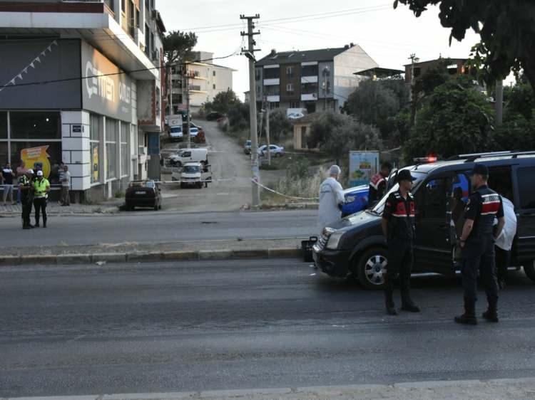 <p>Yaralanan Miraç Altun, Ahmet Özdemir ve Ayşe Özdemir ise ambulanslarla çevredeki hastanelere kaldırıldı.</p>