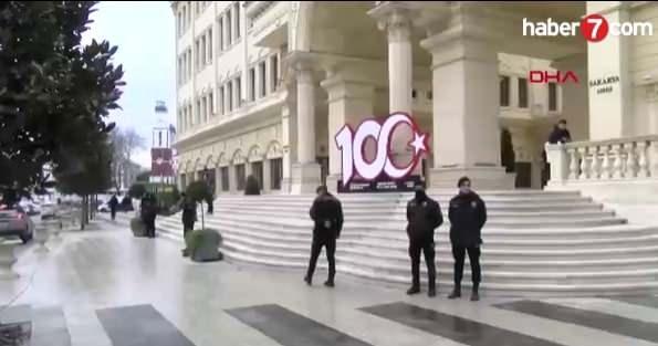 <p>SON DAKİKA HABERİ:  İstanbul Cumhuriyet Başsavcılığınca yürütülen 4 ayrı yolsuzluk soruşturmasında aralarında eski CHP milletvekili Aykut Erdoğdu ve 5 ilçe belediye başkanının da bulunduğu 47 kişi hakkında gözaltı kararı verildi.</p>

<p> </p>
