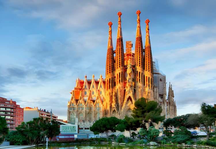 <p><span style="color:inherit"><strong><span style="color:rgb(178, 34, 34)">LA SAGRADA FAMILIA</span></strong></span></p>

<p> </p>

<p> </p>

<p><strong>İSPANYA</strong></p>

<p> </p>
