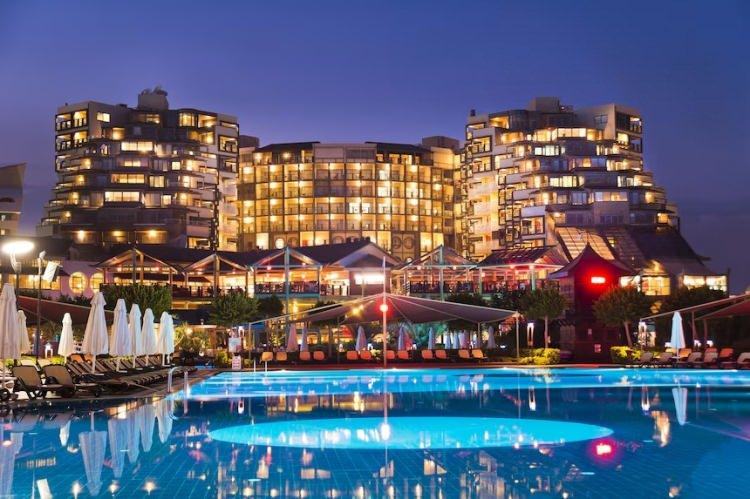 <p><span style="color:#000000">Birçok sanatçı tercihini bu yıl da Antalya ve KKTC dışında Marmaris, Bodrum, Didim, Mersin, Sapanca, Niğde, Afyonkarahisar gibi illerden yana kullandı.</span></p>