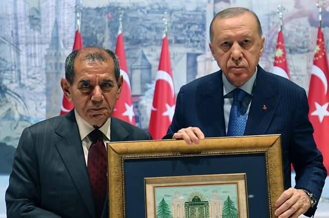 <p>Kabulde, Galatasaray Kulübü Başkanı Dursun Özbek, teknik direktör Okan Buruk ve futbolcular yer aldı. </p>