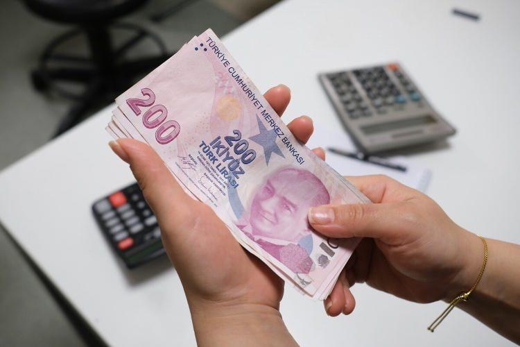 <p>Mevcut beklentiye göre, SSK, Bağ-Kur ve Emekli Sandığı kapsamındaki tüm emeklilerin ikramiyelerinin 26 Mayıs – 2 Haziran 2025 tarihleri arasında hesaplara yatırılması öngörülüyor.</p>

<p> </p>
