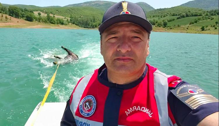 <p>Orman yangınlarına karşı tedbir amaçlı olarak baraj çevresindeki ormanlık alanlar kontrol edildi ve bölgedeki biriken çöpler toplandı.</p>