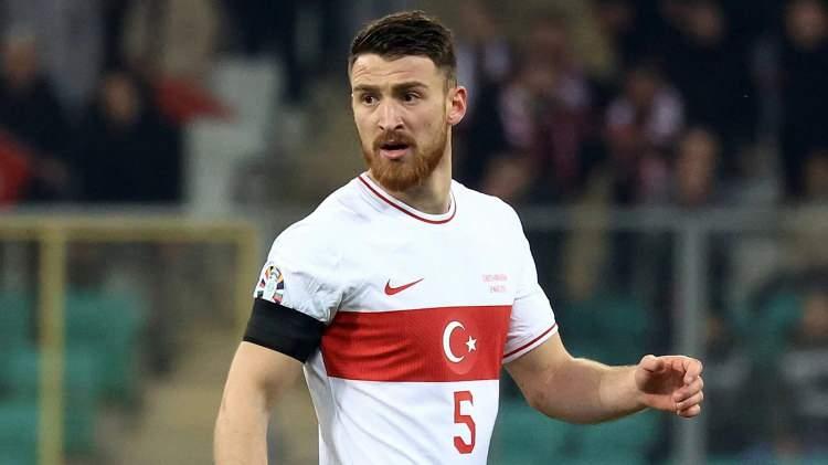 <p>Salih Özcan<br />
<br />
Yaş: 27<br />
<br />
Kulüp: Borussia Dortmund<br />
<br />
Mevki: Ön libero<br />
<br />
Piyasa değeri: 5 milyon Euro</p>