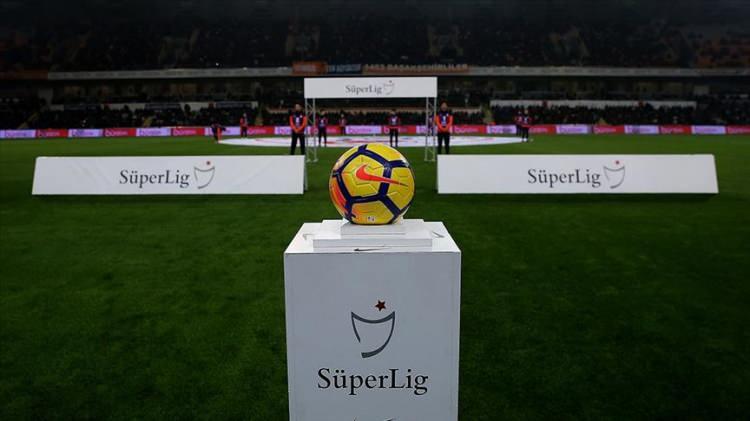 <p>Trendyol Süper Lig’de bu sezon yabancı Video Yardımcı Hakem (VAR) uygulamasının hayata geçtiği 20. haftadan itibaren sezon sonuna kadar olan bölümde 26 kezle en çok Portekizli hakemler VAR odasına girdi.</p>