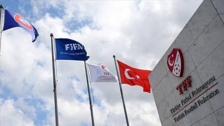 <p>MHK; Helder Malheiro, David Rafael Oliveira da Silva, Claudio Pereira, Helder Carvalho, Bruno Esteves, Fabio Melo, Luis Godinho, Antonio Nobre, Gustavo Correira, Rui Silva ve Fabio Verissimo’yu Süper Lig maçlarına atadı.</p>
