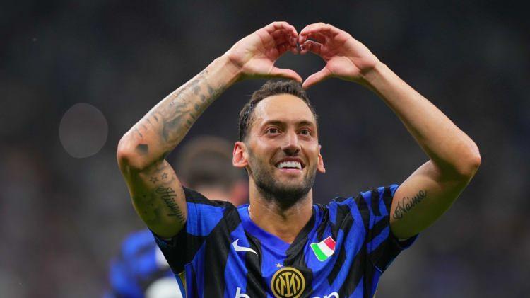 <p>Hakan Çalhanoğlu<br />
<br />
Yaş: 31<br />
<br />
Kulüp: Inter<br />
<br />
Mevki: Orta saha<br />
<br />
Piyasa değeri: 30 milyon Euro</p>