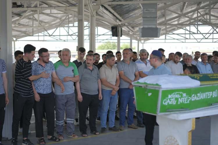 <p><span style="color:#A52A2A"><strong>CENAZE NAMAZI KILINDI</strong></span></p>
<p>Kanser nedeniyle hayatını kaybeden 5 yaşındaki Elif Azra için Gaziantep’te cenaze namazı kılındı. </p>