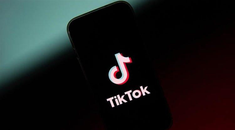 <p><em><strong>Popüler sosyal medya platformu TikTok, sık kullanılan etiketlerle ilgili yeni bir karar aldı.</strong></em></p>