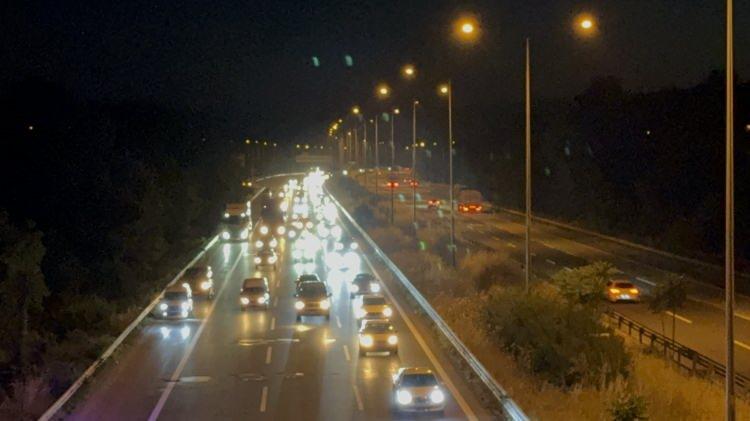 <p><strong>ANADOLU OTOYOLU'NUN DÜZCE VE BOLU GEÇİŞLERİNDE HAREKETLİLİK</strong></p>
<p> </p>
<p>Anadolu Otoyolu'nun Düzce geçişinde sürücülere, Ankara istikametinde akıcı yoğunluk oluşturdu. </p>