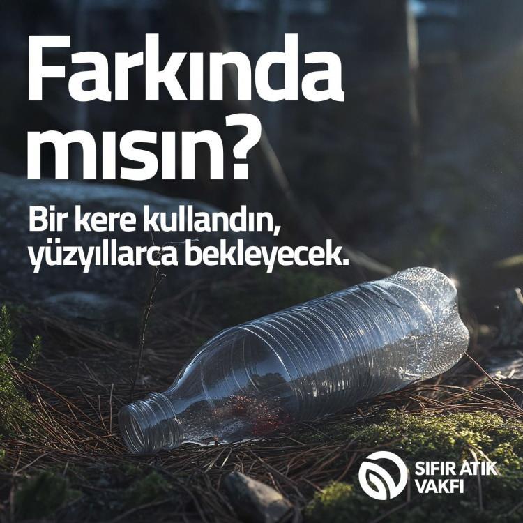 <p>görselde, "Farkında mısın? Atık değil, rekabeti kirletiyor", "Farkında mısın? Attığın her şey sana döner", "Farkında mısın? Balıklar değil, atıklar çoğalıyor", "Fındaarkında mısın? Gereksiz olan, gelecek vaat ediyor", "Farkında mısın? Kağıt bir çöp değil, ağaçtır", "Farkında mısın? Moda geçecek, tahribat" ve "Su akar ama sonsuz değil" gibi, bu zamanda olanı artırıcı şeyler yer verildi.</p>
<p> </p>