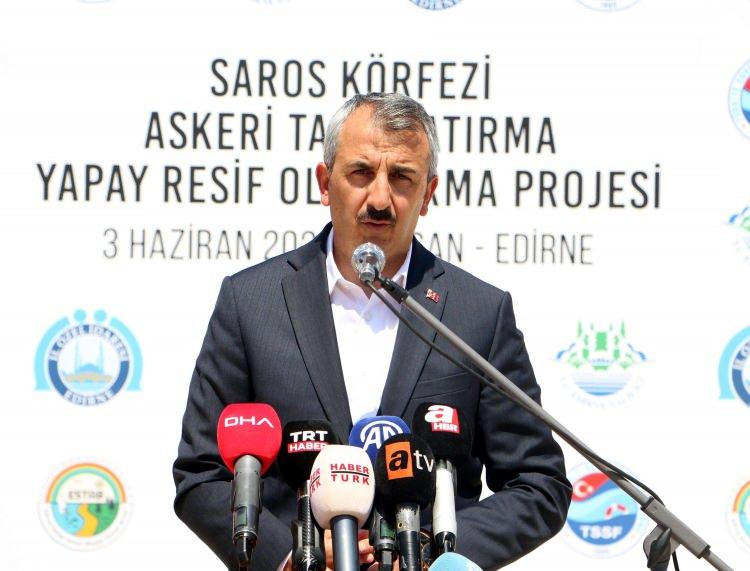 <p><span style="color:#FF0000"><strong>'DÜNYANIN DALIŞ MERKEZİ HALİNE GETİRME ÇABAMIZ VAR'</strong></span></p>
<p>Törende konuşan Edirne Valisi Yunus Sezer, Saros bölgesinin dünyanın incirlerinden bir tanesi olduğunu belirterek, şöyle konuştu;</p>