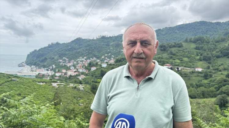 <p><span style="color:rgb(178, 34, 34)"><strong>"SINIRLAR AYIRSA BİLE GÖNÜLLER BİR"</strong></span></p>
<p>Hasan Aytan ise sınırların çizilmesiyle babaannesi dışında tüm akrabalarının Gürcistan'da kaldığını söyledi. Akrabalarıyla çok sık olmasa da görüştüğünü ifade eden Aytan, <strong>"Akrabalığımızı unutmamamız güzel bir şey. Ben de devam ettiriyorum. Cenazede, düğünde birbirimizi yalnız bırakmayız. Aramızda hudut olsa bile akrabalarımızla birbirimizi bırakmamıza imkan yok. Birbirimize bağlıyız, sınırlar ayırsa bile gönüller bir."</strong> diye konuştu.</p>