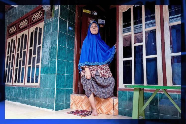 <p>37 yaşındaki kadın büyüdüğü bu yerde işlek bir liman ve cami olduğunu hatırlıyor. Her ikisi de uzun süre önce sular altında kaldı.</p>
<p> </p>
<p> </p>
<p> </p>