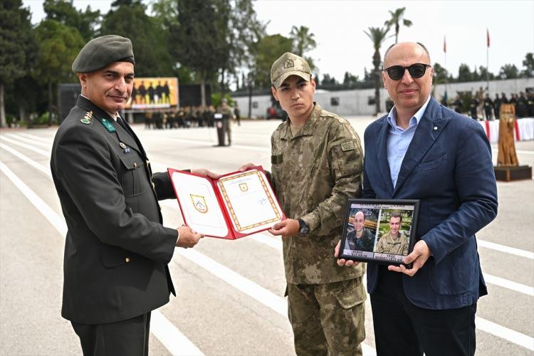 <p>Kapsamda yükümlüler, e-Devlet üzerinden ya da askerlik şubelerine şahsen başvurarak yoklama işlemlerini tamamladıktan sonra bedelli askerlik hakkından faydalanabiliyor.</p>
<p> </p>