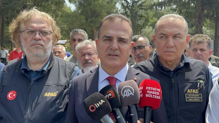 <p>Cenazeye, Günlü'nün ailesi ve yakınlarının yanı sıra Muğla Valisi İdris Akbıyık, Muğla Büyükşehir Belediye Başkanı Ahmet Aras, Fethiye Belediye Başkanı Alim Karaca, arkadaşları, öğretmenleri ve vatandaşlar katıldı.</p>
<p> </p>