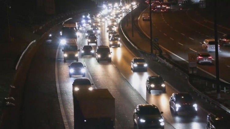 <p>TEM Otoyolu Ankara istikameti Bahçeşehir Bağlantı Yolu ve Esenyurt gişelerde yoğunluk yaşanıyor.</p>
<p> </p>