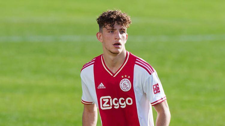 <p>Ahmetcan Kaplan<br />
<br />
Yaş: 22<br />
<br />
Kulüp: Ajax<br />
<br />
Mevki: Stoper<br />
<br />
Piyasa değeri: 5 milyon Euro</p>