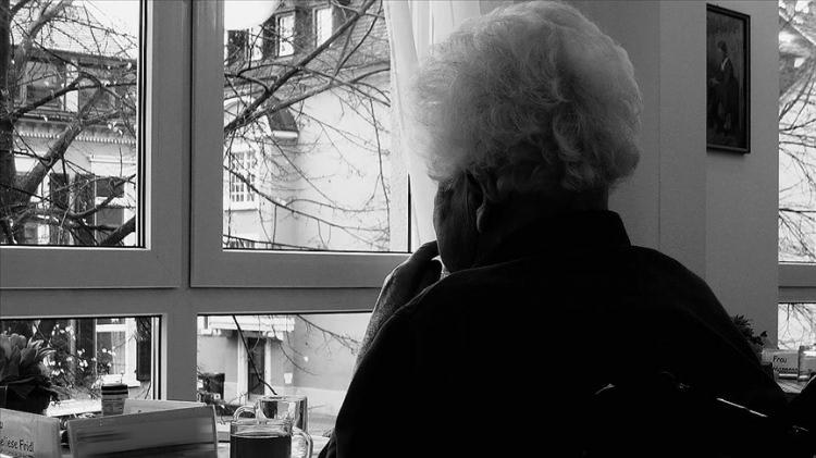 <p>Dr. Day,<strong> "Kan testi, Alzheimer teşhisinde yüzde 95 hassasiyet ve yüzde 82 özgüllük sağladı. Poliklinik ortamında uygulandığında bu doğruluk oranı, beyin omurilik sıvısı biyobelirteçleri kadar etkili ve çok daha pratik, düşük maliyetli."</strong> ifadelerini kullandı.</p>
<p> </p>