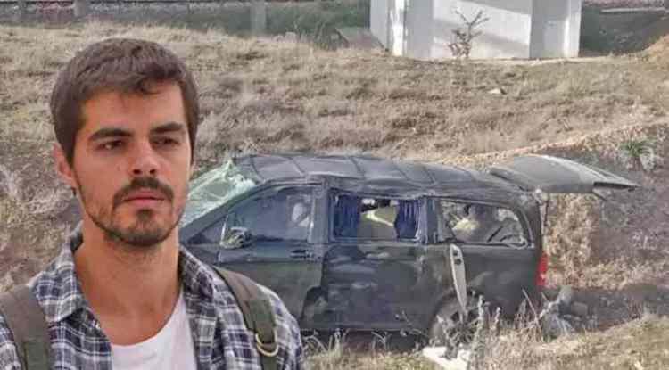<p>Berk Atan, Eskişehir'de çekilen dizi setinden dönerken kaza yapmış ve aracı defalarca takla atmıştı.</p>