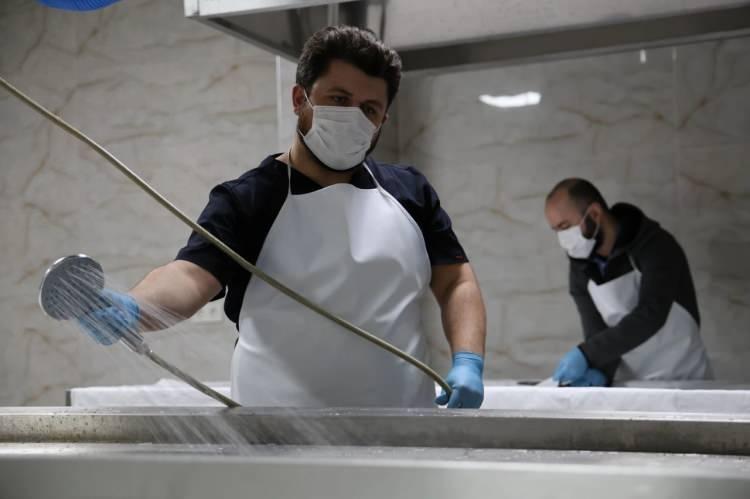 <p>Söke Fehime Faik Kocagöz Devlet Hastanesi’nde gassal olarak görev yapan L.M. hakkında, ücretsiz olması gereken cenaze işlemleri karşılığında para aldığı yönünde CİMER’e çok sayıda ihbar yapıldı.</p>
