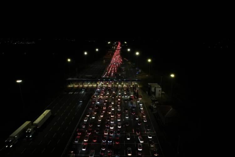 <p>Oluşan trafik yoğunluğu havadan görüntülendi.</p>
<p> </p>