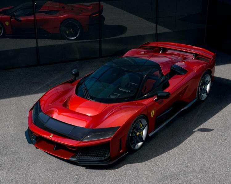 <p>Ferrari bu yarışta, elektrikli modellerine olan zayıf talep nedeniyle önemli bir darbe alan Porsche'yi geride bırakmayı başardı. En büyük sürprize ise Suzuki imza attı. Japon kompakt otomobil üreticisi, ne Çin ne de ABD'de distribütör ağı olmasına rağmen geçtiğimiz yıl dünyanın en kârlı üçüncü otomobil üreticisi olmayı başardı. </p>