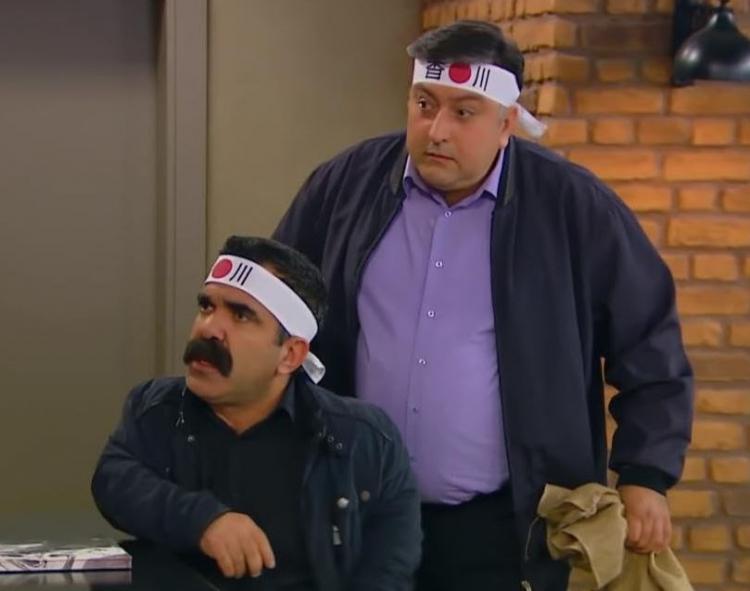 <p>Bu performansıyla beğenilen Koruyucu, daha sonra <strong>"Çocuklar Duymasın"</strong> dizisinde rol aldığını belirterek <strong><em>"Yan roldeydim ama tanınıyordum. Hala tanıyıp fotoğraf çektirmek isteyen çıkıyor."</em> </strong>dedi.</p>
