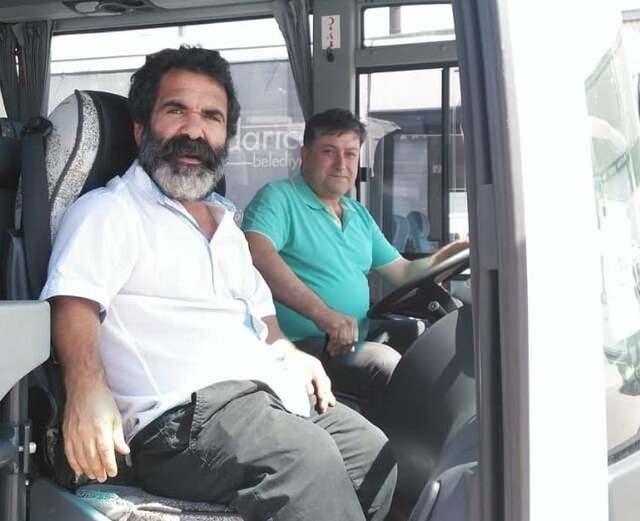 <p>Yaptığı bir röportajda Koruyucu, oyunculuk macerasını şu sözlerle anlattı: <em><strong>"Servis minibüsüm vardı. Birol Güven, Darıcalı olduğu için set çalışanlarını Kaynarca'da Darıca'ya taşımamı istedi. Böylece tanıştık."</strong></em></p>