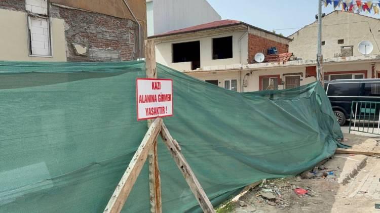 <p>Emekli Müze Müdürü Taylan Sevil'de mozaiğin komposizyonları bakımından son derece önemli olduğuna dikkat çekiyor. Mozaiğin Roma dönemine ait olduğunu belirten Sevil, görüldüğü kadarıyla 1. veya 2. yüzyıla tarihlenebilir. Kompozisyonları bakımından son derece önemli ve özel bir mozaik olduğu anlaşılmaktadır" dedi.</p>