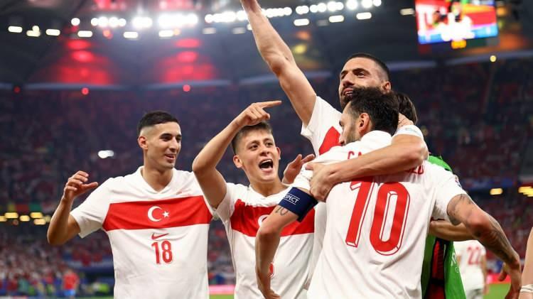 <p>Milli futbolcularımızın güncel piyasa değerini sizler için derledik.<br />
<br />
İŞTE PİYASA DEĞERİ EN YÜKSEK TÜRK FUTBOLCU: </p>