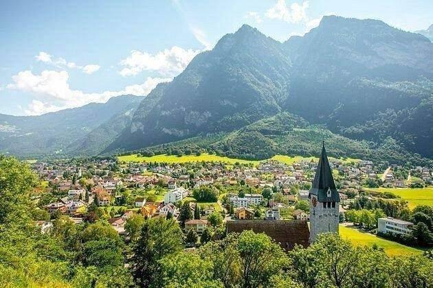 <p><strong><span style="color:#B22222">LIECHTENSTEIN </span>| 65</strong></p>
<p> </p>
<p>| Avrupa'da bir ülke</p>
