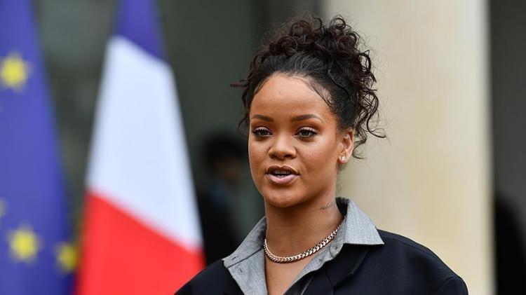 <p><strong><span style="color:#B22222">RIHANNA</span>  |  Şarkıcı</strong></p>
