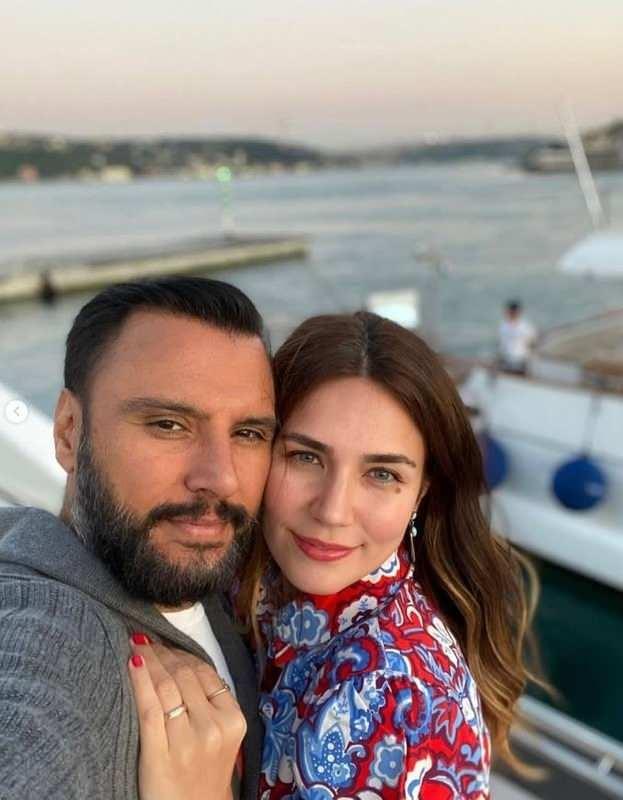 <p><span style="color:#000000"><strong>Fenomen program 2. Sayfa'ya konuşan ünlü sanatçı, "En büyük hayallerimden bir tanesi karavanla tatile çıkmak." diyerek yıllardır kurduğu hayali ilk kez açıkladı.</strong></span></p>
