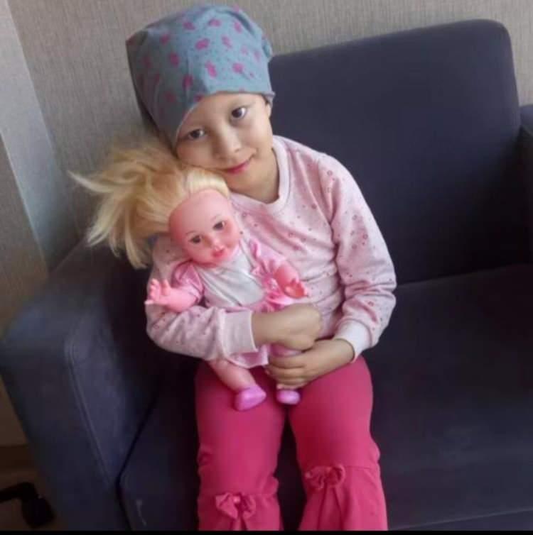 <p>Doktorların tüm müdahalelerine rağmen kurtarılamayan Elif’in cenazesi, yapılan işlemlerin ardından ailesine teslim edildi.</p>