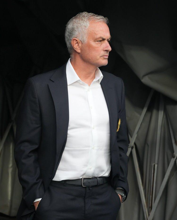 <p>Jose Mourinho'nun öğrencileri bu sezon geriye düştüğü maçlarda hanesine 23 puan yazdırdı. Fenerbahçe, deplasmanda Trabzonspor, Konyaspor, Gaziantep FK ile sahasında Göztepe, Çaykur Rizespor, Trabzonspor ve Konyaspor maçlarında geriye düşmesine rağmen sahadan 3 puanla ayrılmayı başardı. Kanarya, söz konusu karşılaşmalarda 5 kez 3-2'lik skorlarla galibiyet elde etti.</p>