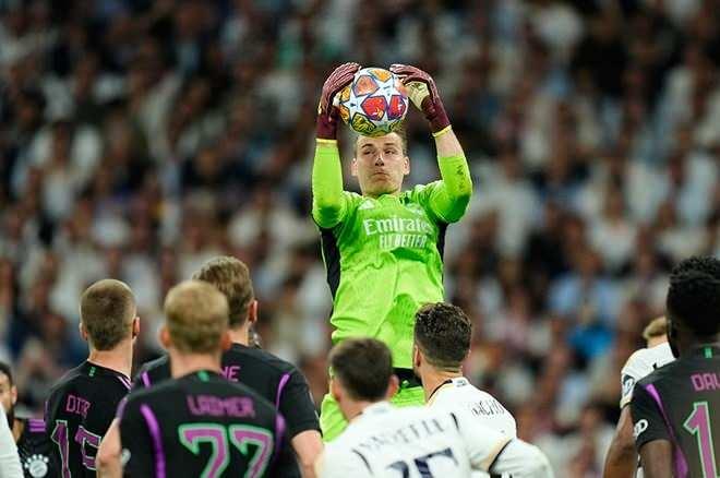 <p>Fernando Muslera'nın boşluğunu yıldız bir isimle doldurmak isteyen Galatasaray'da, Real Madrid'den Andriy Lunin ve Atletico Madrid'den Jan Oblak ilk sırada öne çıkıyor.<br />
<br />
(FOTOMAÇ)</p>