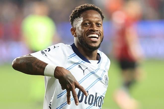 <p>Fenerbahçe'nin Brezilyalı orta saha oyuncusu Fred'e ülkesinin takımlarından Internacional teklif yapmaya hazırlanıyor.<br />
<br />
(AKŞAM)</p>