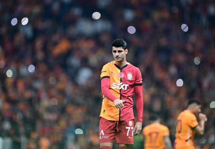 <p>Galatasaray'ın yıldız golcüsü Alvaro Morata'nın sözleşme bitimine kadar sarı-kırmızılılarda kalıp kalmayacağı henüz netleşmemişken Getafe Başkanı Angel Torres'ten açıklama geldi.<br />
<br />
Torres, <strong>"Morata ayrıldığından beri geri dönmek istediğini birçok kez söyledi. Galatasaray'daki işini bitirdiğinde, gelmek istiyorsa gelecektir."</strong> ifadelerini kullandı.<br />
 </p>
