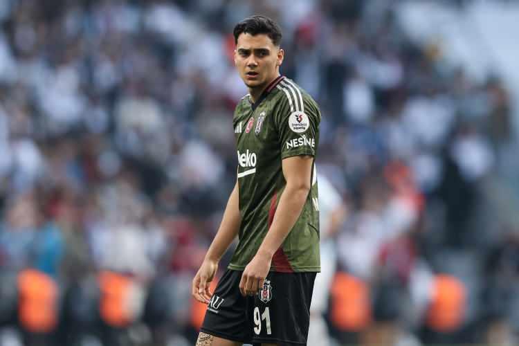 <p>Mustafa Hekimolu<br />
<br />
Yaş: 18<br />
<br />
Kulüp: Beşiktaş<br />
<br />
Mevki: Santrafor<br />
<br />
Piyasa değeri: 3 milyon Euro</p>