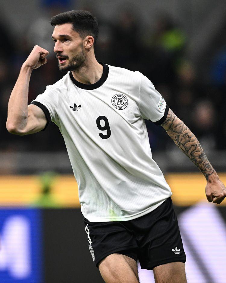 <p>Beşiktaş'ın Real Betis'ten Abde ile görüşme halinde olduğu iddia edildi.<br />
<br />
Siyah-beyazlılar Gladbach'tan Tim Kleindienst'i ise radarına aldı.<br />
<br />
(FANATİK)</p>