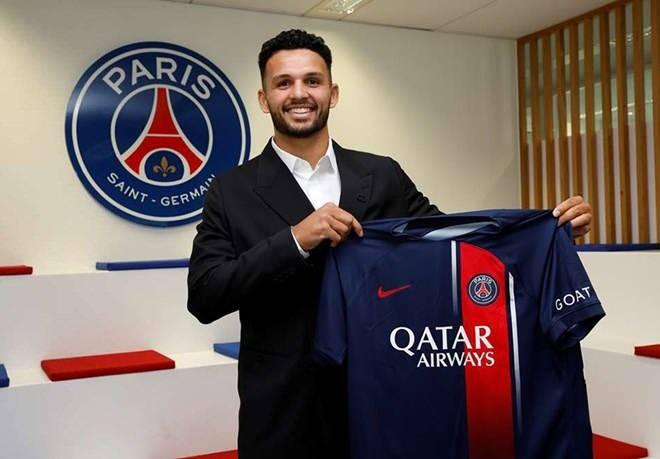 <p>Fenerbahçe'nin PSG'den Gonçalo Ramos, Lee Kang-in ve kiralık Skriniar transferi için görüşmelerde bulunduğu belirtildi.<br />
</p>
<p>(FANATİK)</p>