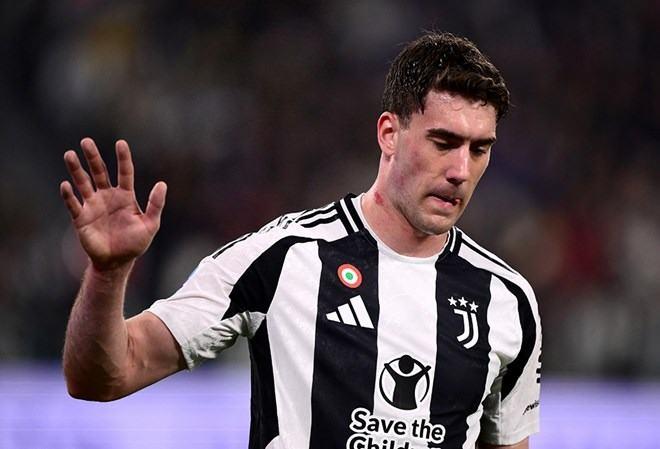 <p>Fenerbahçe'nin PSG'den Kolo Muani'yi istediği ancak futbolcunun Türkiye'de oynamaya sıcak bakmadığı belirtildi.<br />
<br />
Sarı-lacivertliler bunun üzerine alternatifler Vlahovic ve Mitrovic ile masaya oturma kararı aldı.<br />
<br />
(MİLLİYET)</p>
